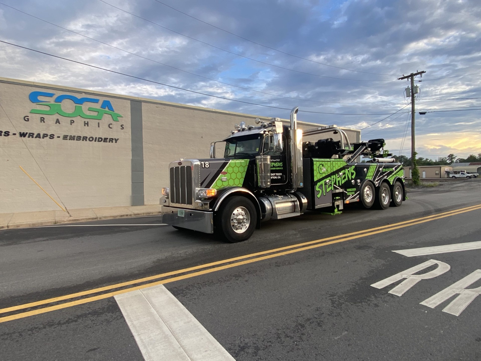 Stephen's Wrecker Service 40 ton rotator recovery truck